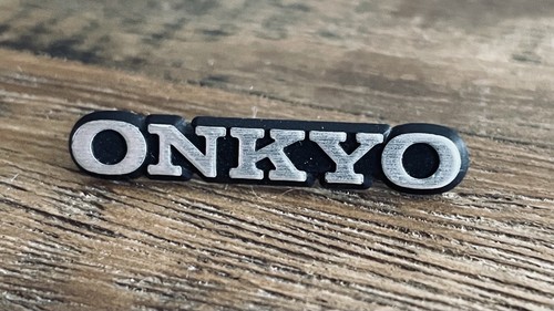 Onkyo logo schriftzug - /,